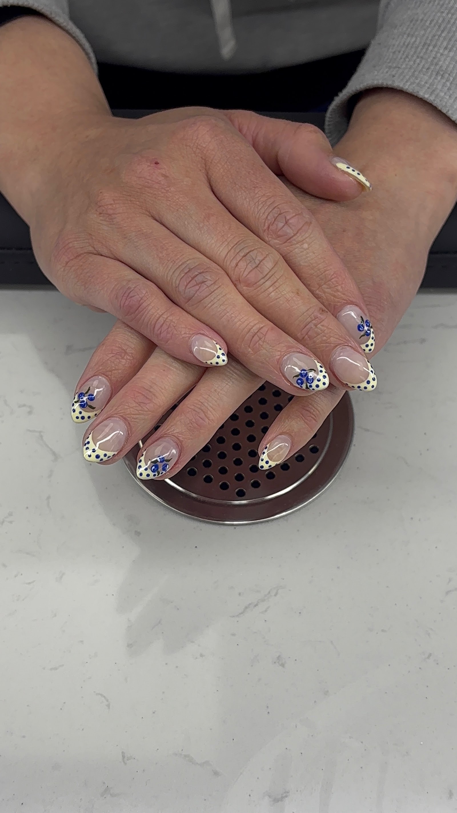 Monarca Nails & Spa nail photo 7